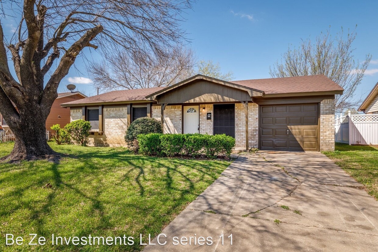 Primary Photo - 4 br, 1.5 bath House - 831 Cherry Laurel Lane