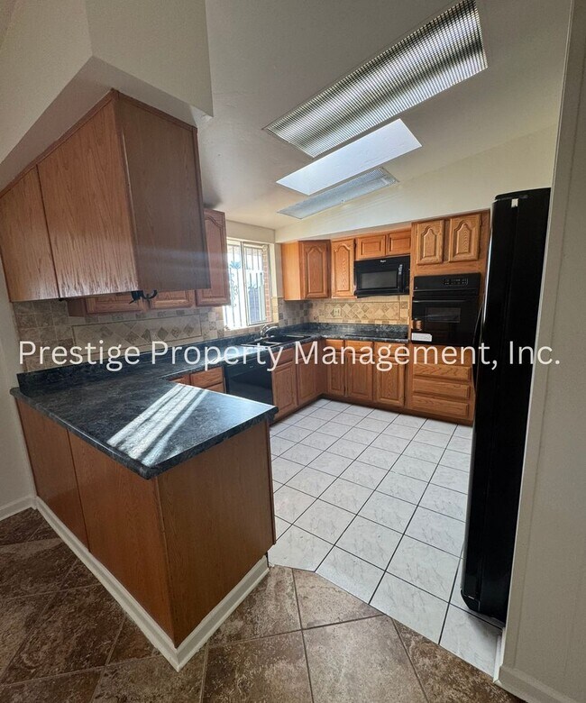 Building Photo - Beautifully and Spacious East Side Home!