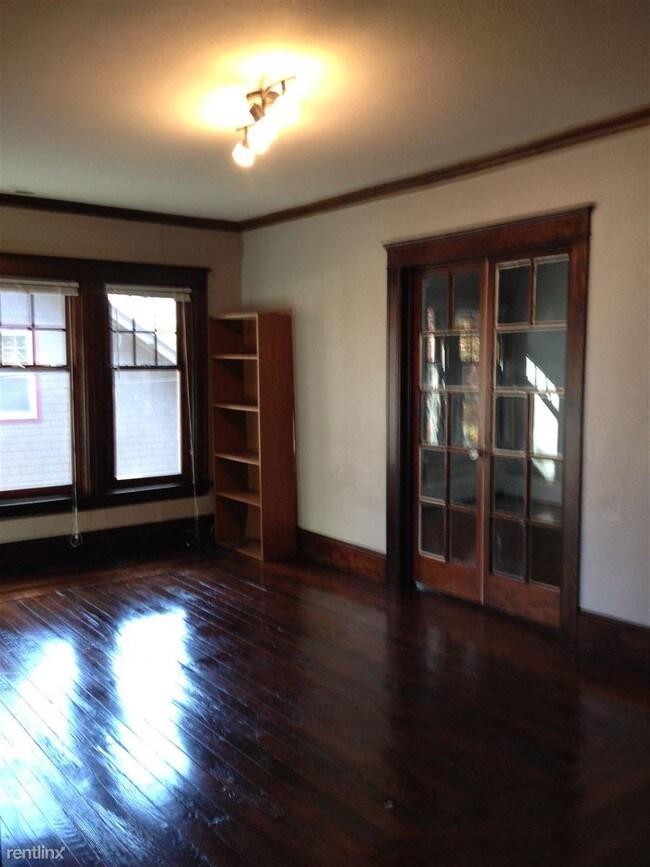 Building Photo - 337 W Washington Ave