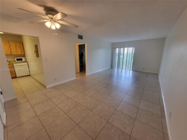 Foto del edificio - 405 S Pine Island Rd