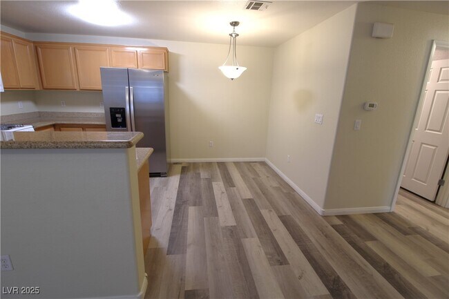 Foto del edificio - 7701 W Robindale Rd
