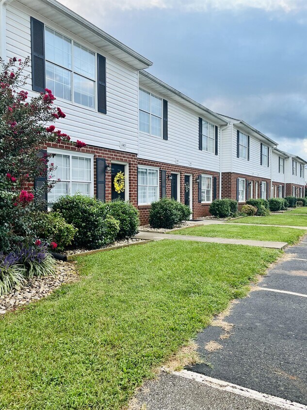 Foto principal - 104 Jefferson Ridge Rd