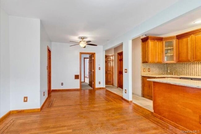 Foto del edificio - 61-46 56th St