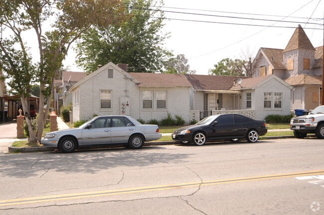 Building Photo - 1262 N D St