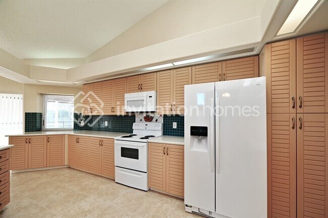 Building Photo - 437 Waterford Cir E