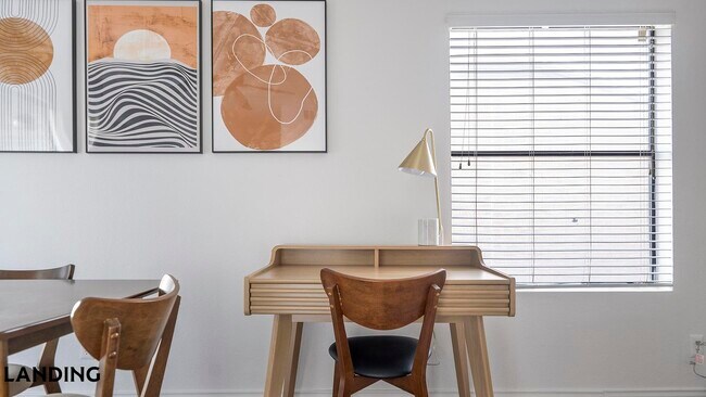 Foto del edificio - 1071 Clayton Ln