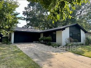 Building Photo - 2003 Cenwood Dr