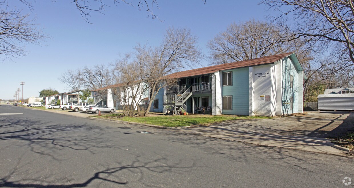 Foto principal - Tia Rose Park Apartments - 4533 Avenue A