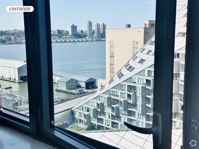 Building Photo - 606 W 57th St