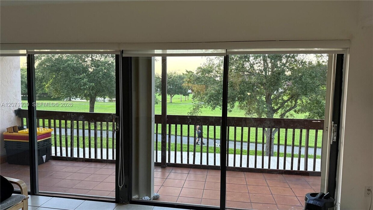 Foto del edificio - 465 W Park Dr