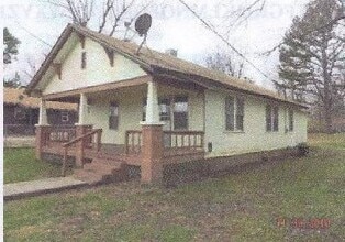 Building Photo - 631 W Main St