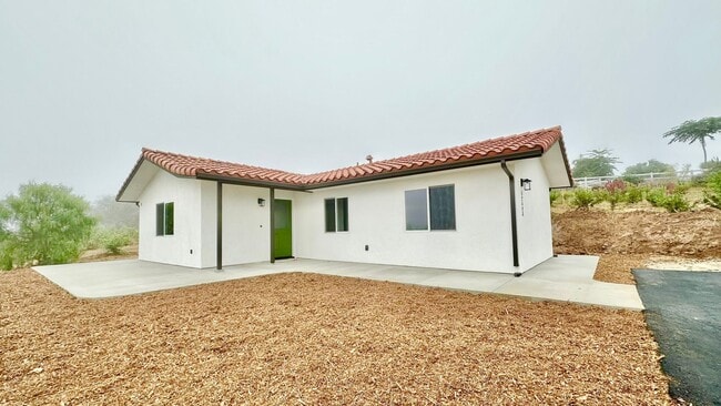 Building Photo - Beautiful Newer Custom Construction Detach...