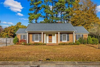 Building Photo - 2706 Huntington Rd