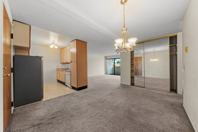Foto del edificio - 8308 Regents Rd