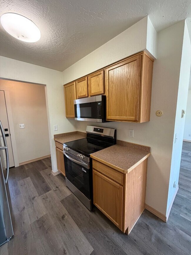 Foto del edificio - Southgate Triangle - 2 Bed - 1 Bath *Exterior Improvements Underway*