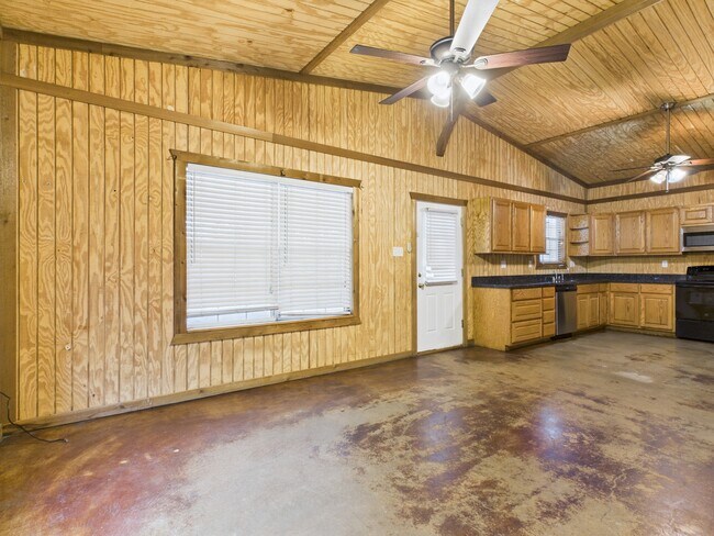 Foto del edificio - 5822 Leonard Rd