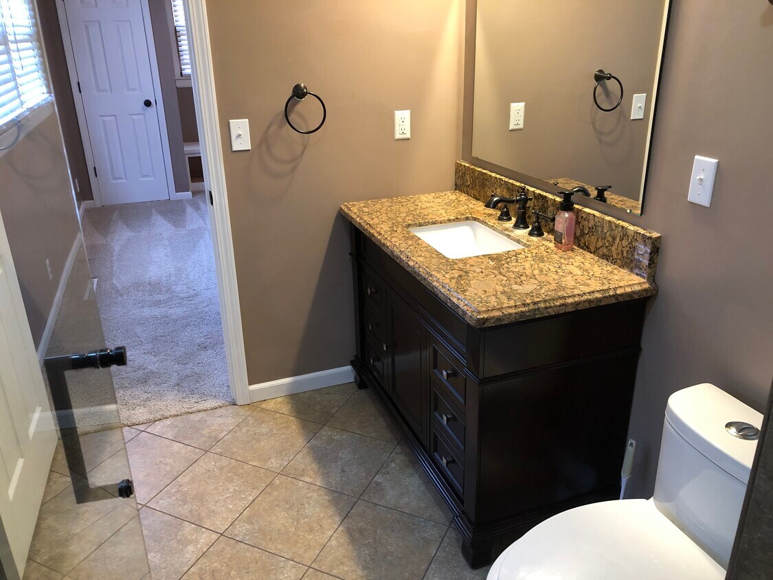 Master Bath 2nd Photo - 501 W Summit Ave