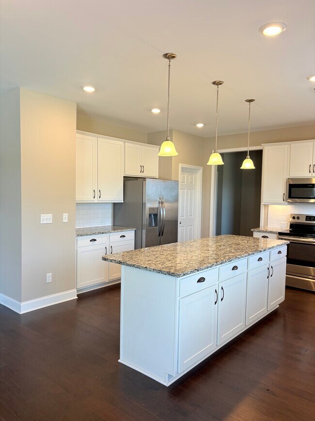Foto del edificio - 7010 Shelton Ln