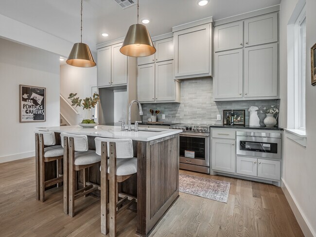 Building Photo - 16 N Walnut St