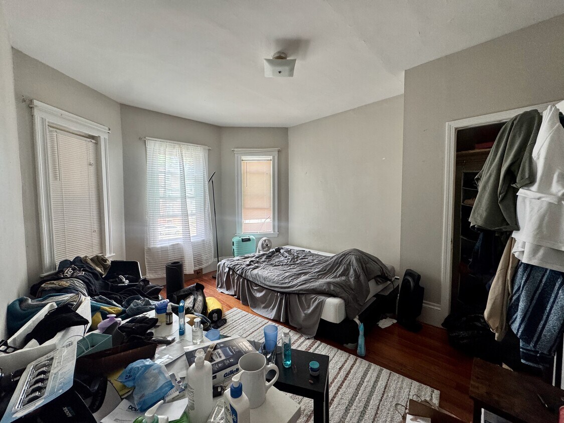 Foto principal - 348 Faneuil St