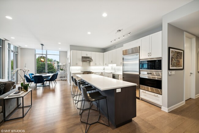 Foto del edificio - 540 W Webster Ave