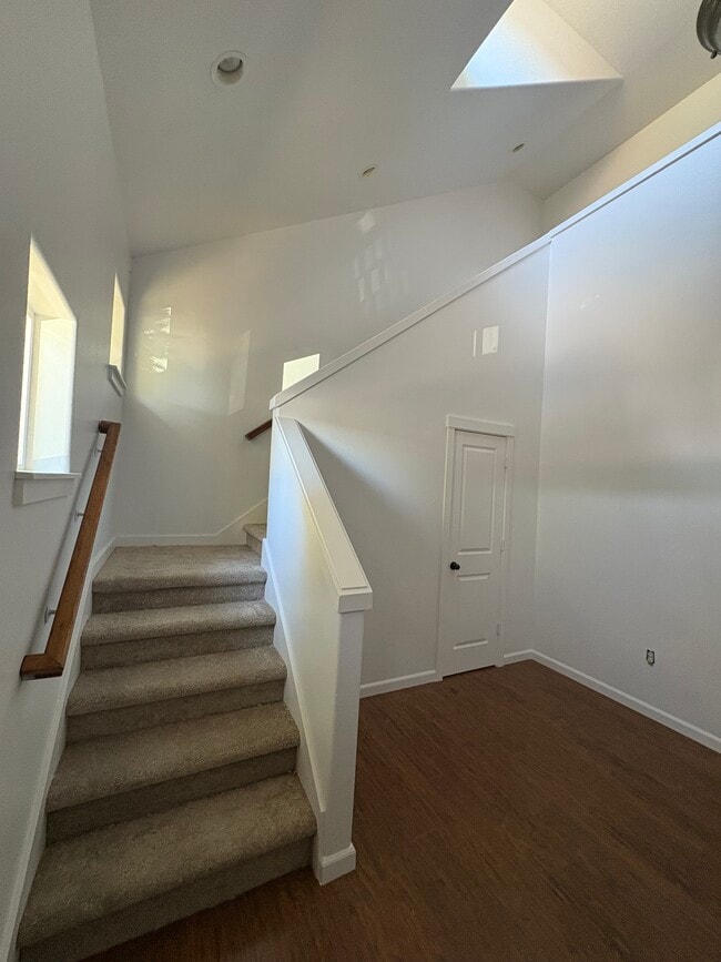 entryway and stairs to 2nd floor - 2066 NW Yohn Ranch Drive