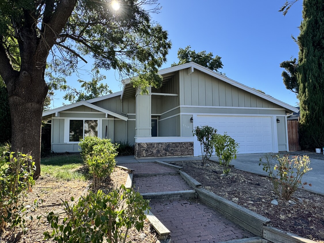 Primary Photo - 3360 Hogarth Dr