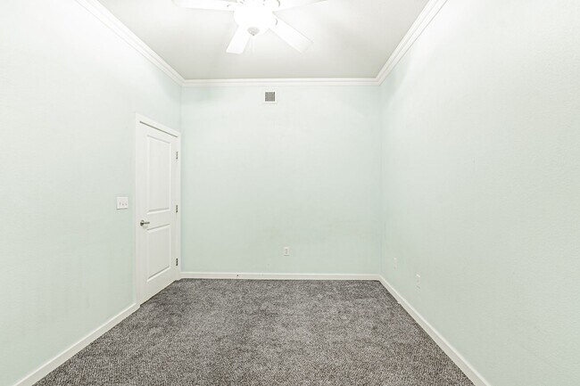 Foto del edificio - Gorgeous 2 Bed 2 Bath Condo with Reserved ...