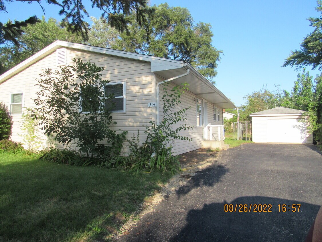 314 Tulsa Ave, Carpentersville, IL 60110 House Rental in