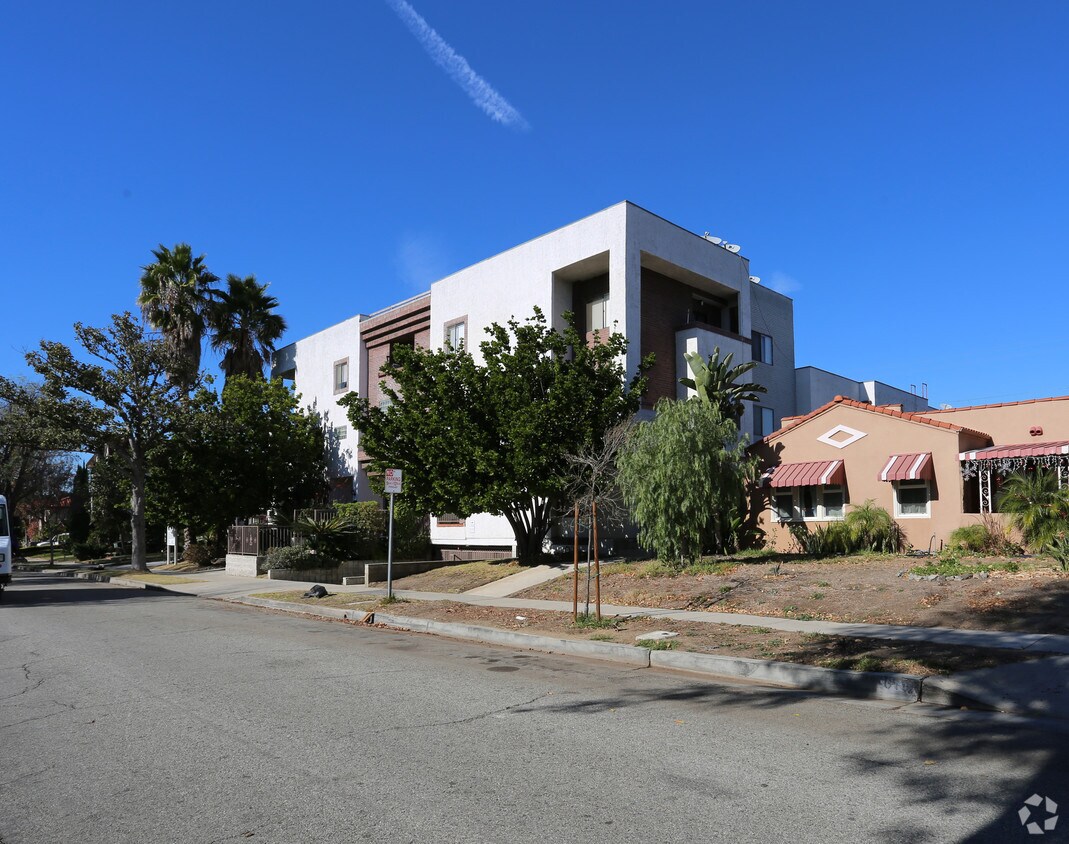 Building Photo - 617 Alexander St