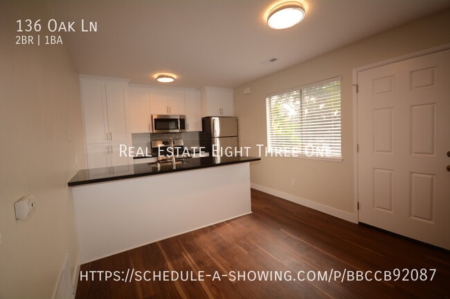 Building Photo - 136 Oak Ln