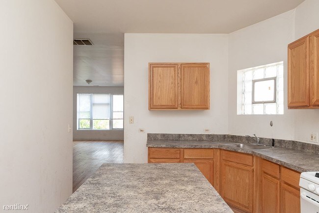 Foto del edificio - 3421 W Armitage Ave