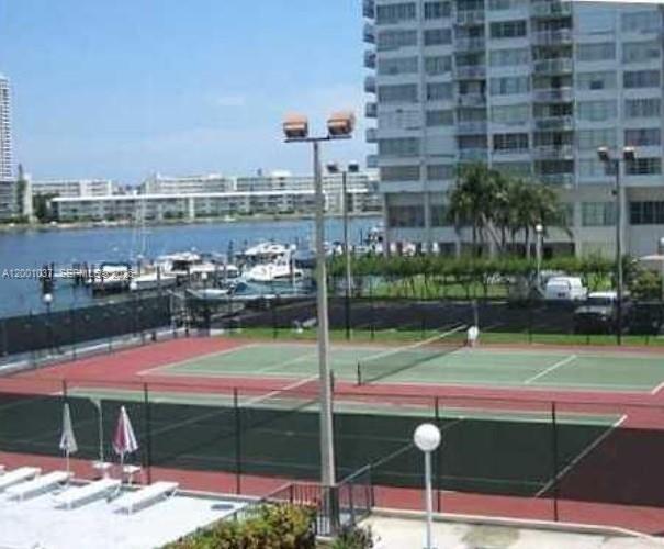 Foto del edificio - 2750 NE 183rd St
