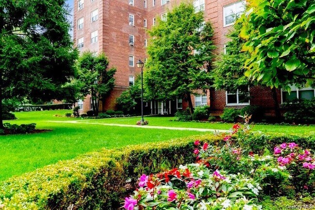 Foto del edificio - 90 Bryant Ave