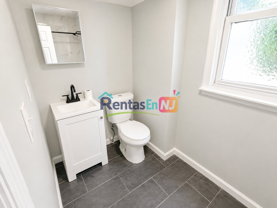 21 Eckert Ave #2 — photo 3 of 8