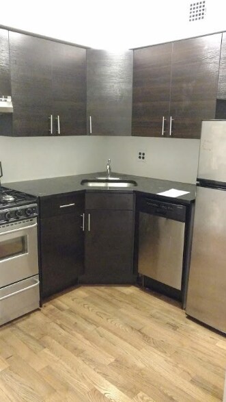 Foto del edificio - 323 E 22nd St