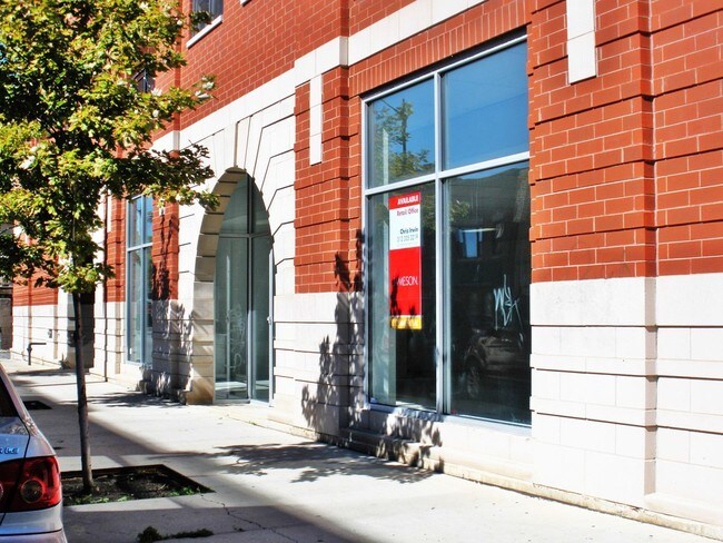 Foto principal - 2740 W Armitage Ave