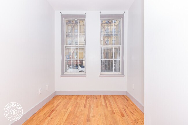 Foto del edificio - 379 S 5th St