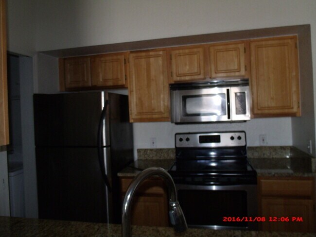 Building Photo - Beautiful 2 Bed 2 Bath Condo in the heart ...