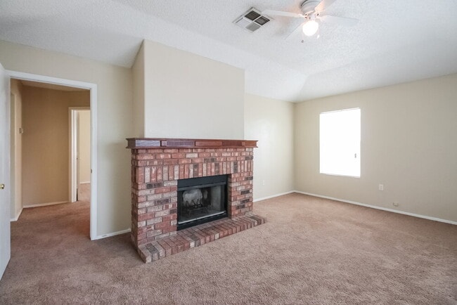 Building Photo - 1158 N Florence Dr
