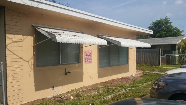 Building Photo - 12125 NE 11th Ct