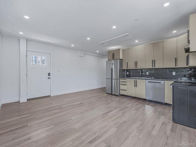 Building Photo - 3-37 Beach 43rd St