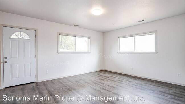Building Photo - 3 br, 2 bath House - 382 Ely Rd N