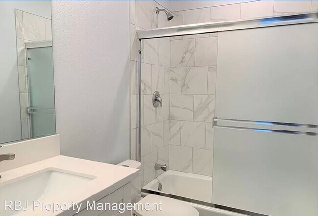 Foto del edificio - 2 br, 1 bath House - 825 10th Street