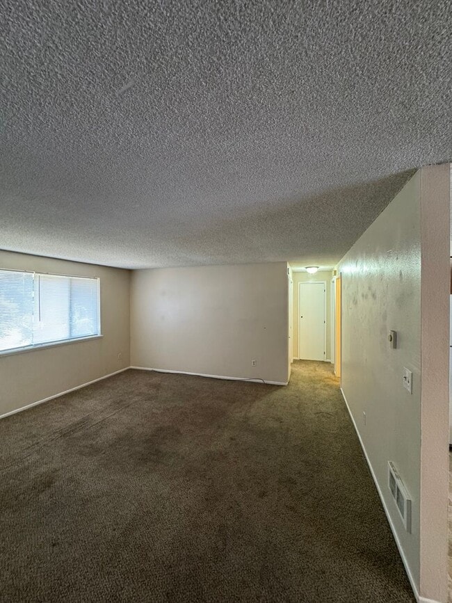 Building Photo - Nice 2 Bedroom 1 Bath Apartment in Sheridan