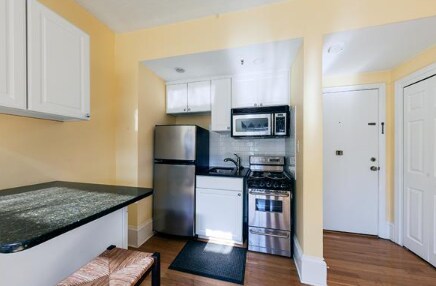 Building Photo - 511 Beacon St
