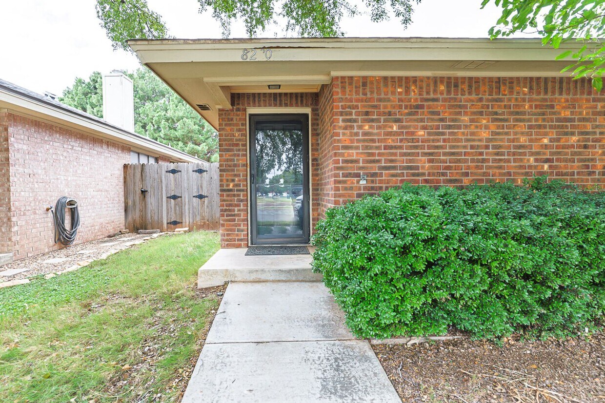 Primary Photo - Welcome to this Spacious 2-Bedroom Home!