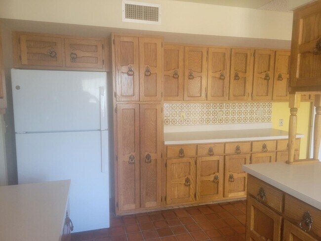 Building Photo - 3 Bed 2.5 Bath Spanish Style Home