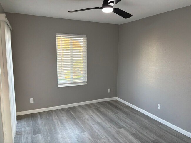 Foto del edificio - 16971 Hoskins Lane