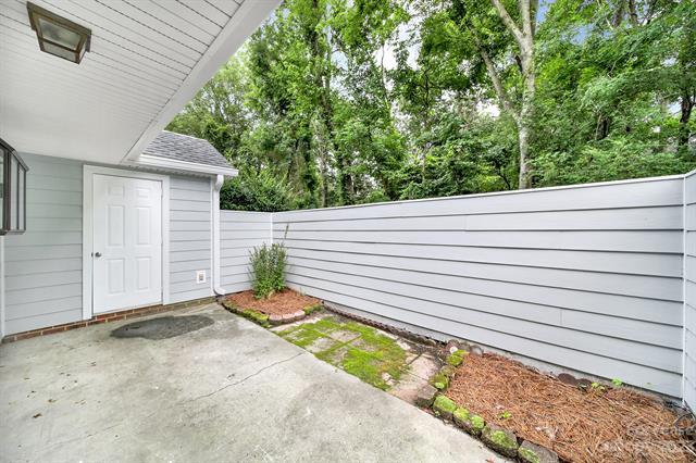 Building Photo - 9453 Kings Falls Dr